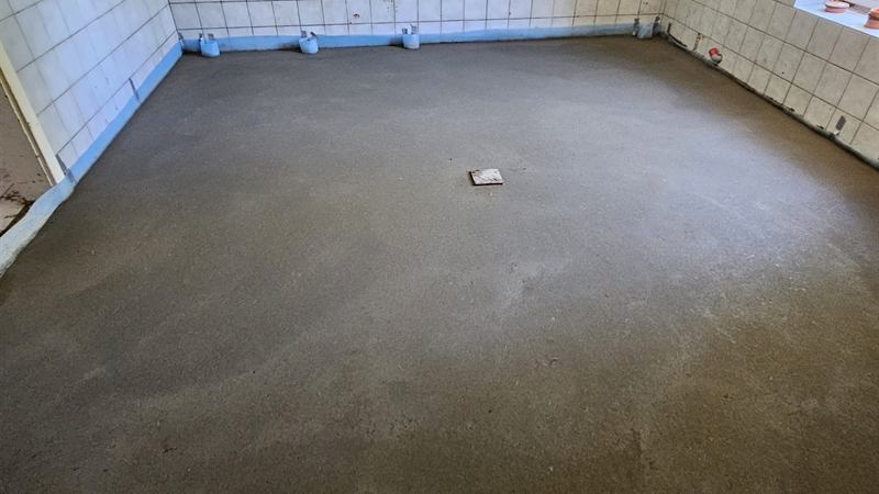 Fertig abgezogener Estrich mit Randdämmstreifen
